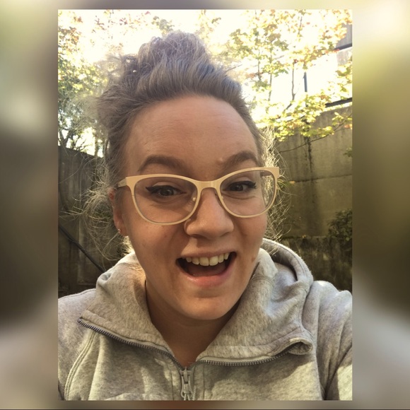 Meet your Posher, Jennifer - Picture 1 of 1